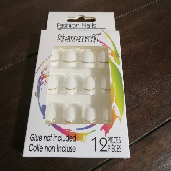 Nail Kit - Picture 2 of 9